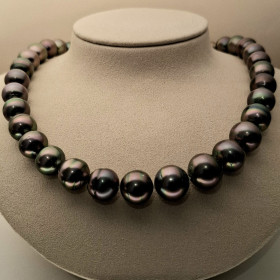         Weißgold, Halsschmuck, Catherine Sauvage Tahiti-Zuchtperlkette 502-5493 rund-geringelt peacock 37 Perlen, Länge ca. 45 cm 502-5493