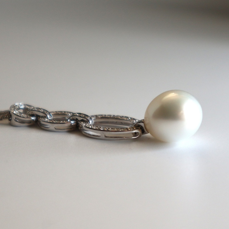 Catherine Sauvage Anhänger mit Kette 940-0059 "Boutique" 750/-WG mit 1 Südsee-Zuchtperltropfen und Diamanten - Bild 4 