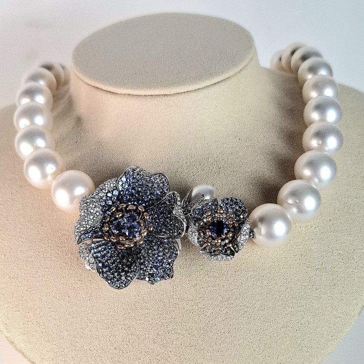 Catherine Sauvage Blüten-Schließe 930-0019 750/-WG/RG mit 1 Südsee-Keshi Zuchtperle, Diamanten, blaue Saphire - Bild 4 