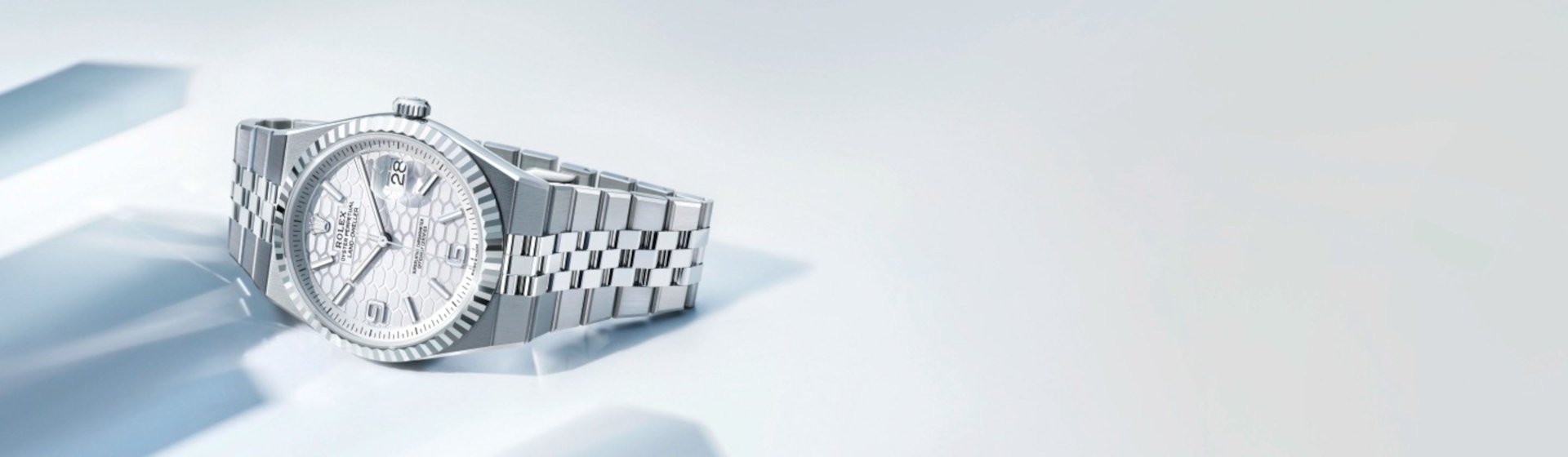M127334-0001    3840x1120